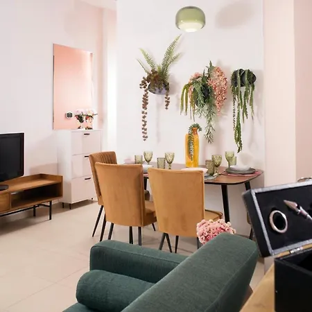 A Divine In The Centre Of Town Appartement Kalamata